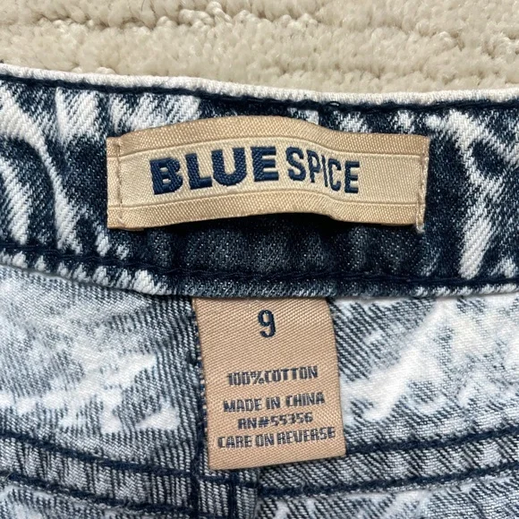 Blue Spice Acid Wash Distressed Denim Jean Shorts Frayed Festival Outfit Size 9 - Picture 10 of 13